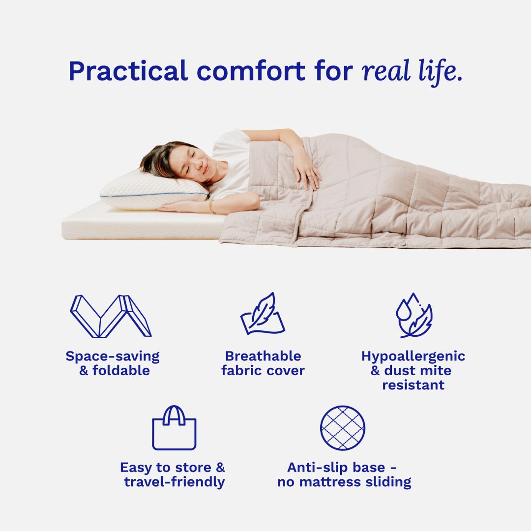 Person sleeping under a beige sleeping bag with product features listed below.